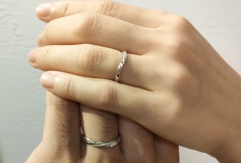 薬指に煌めくリングはエモい夫婦の絆。＃436💍